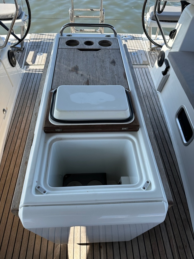 Jeanneau 51 Yacht For Sale