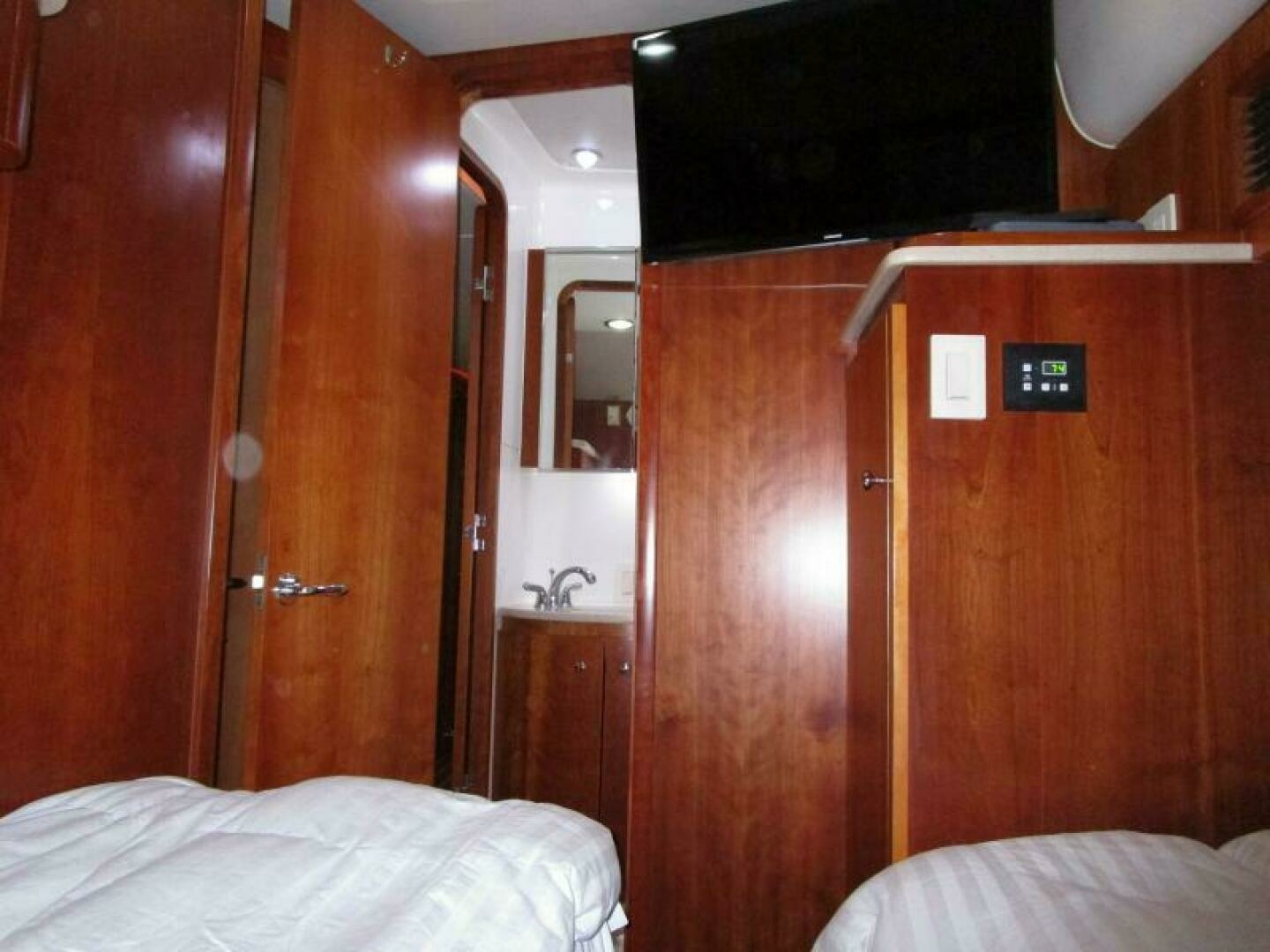 Tiara Yachts 5200 Express Yacht For Sale
