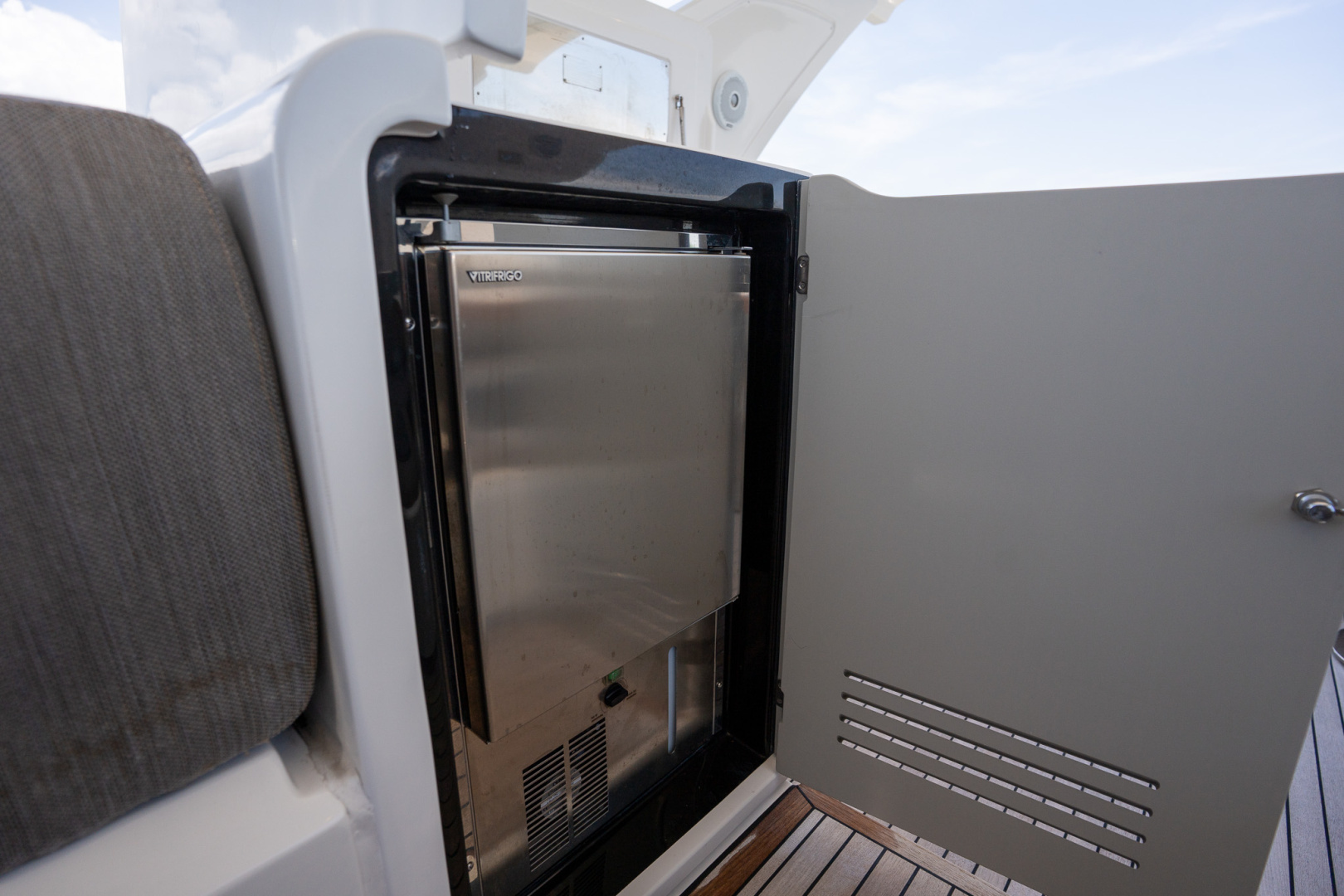 Azimut 60 Flybridge Yacht For Sale
