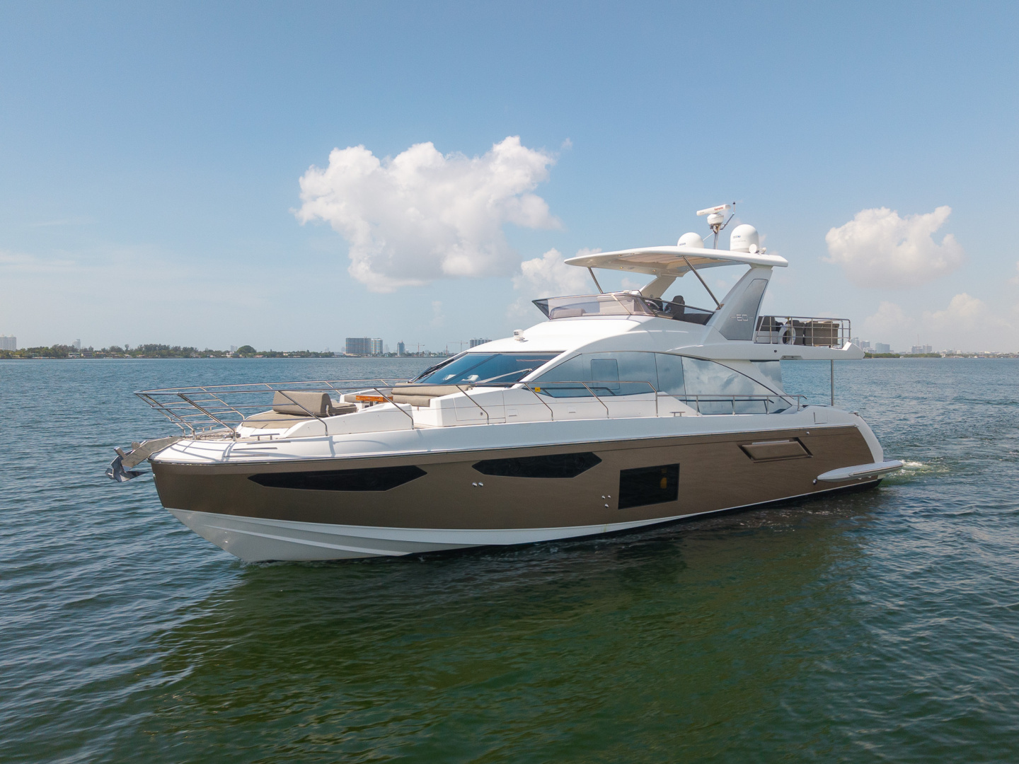 Azimut 60 Flybridge Yacht For Sale