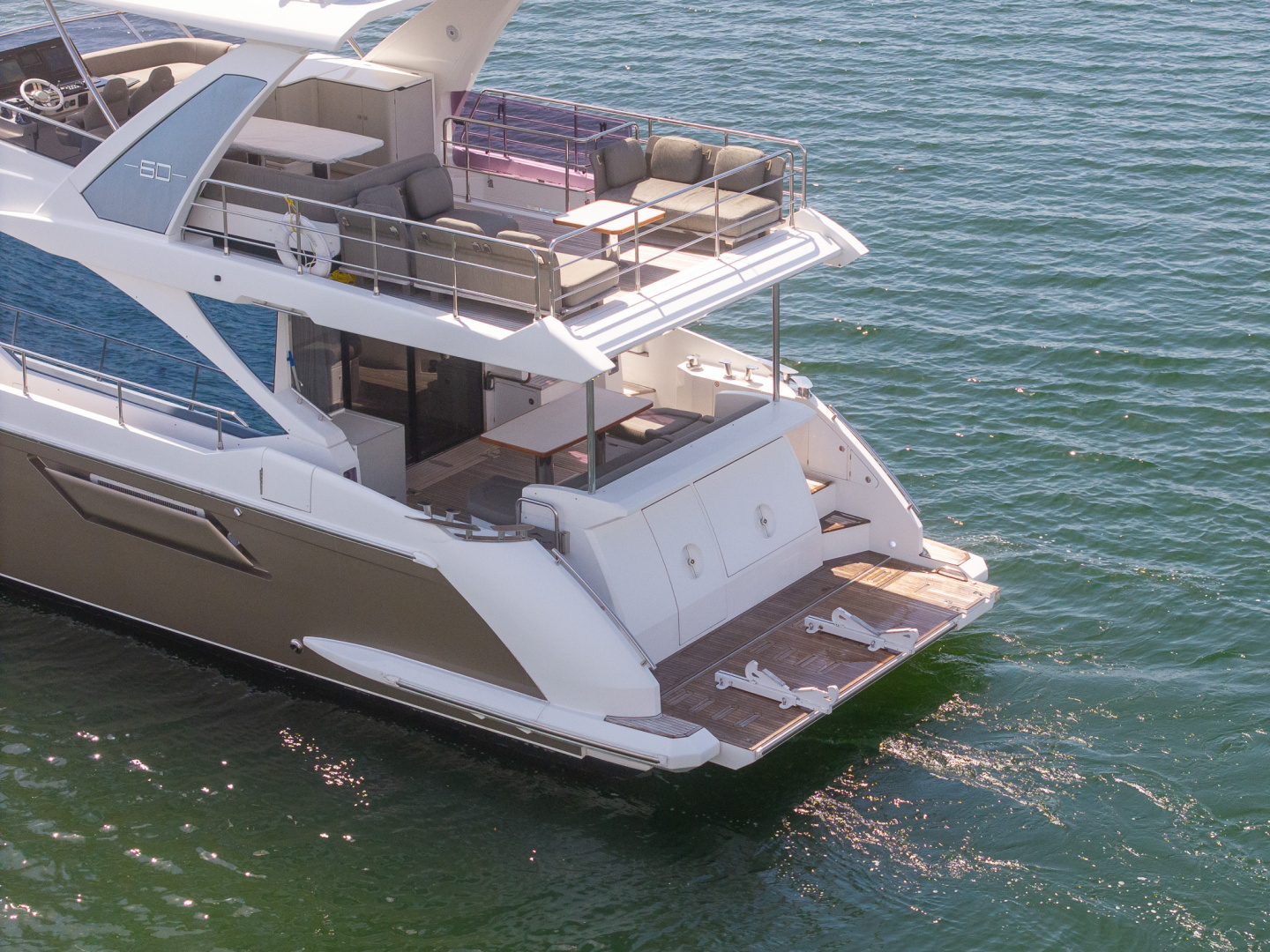 Azimut 60 Flybridge Yacht For Sale