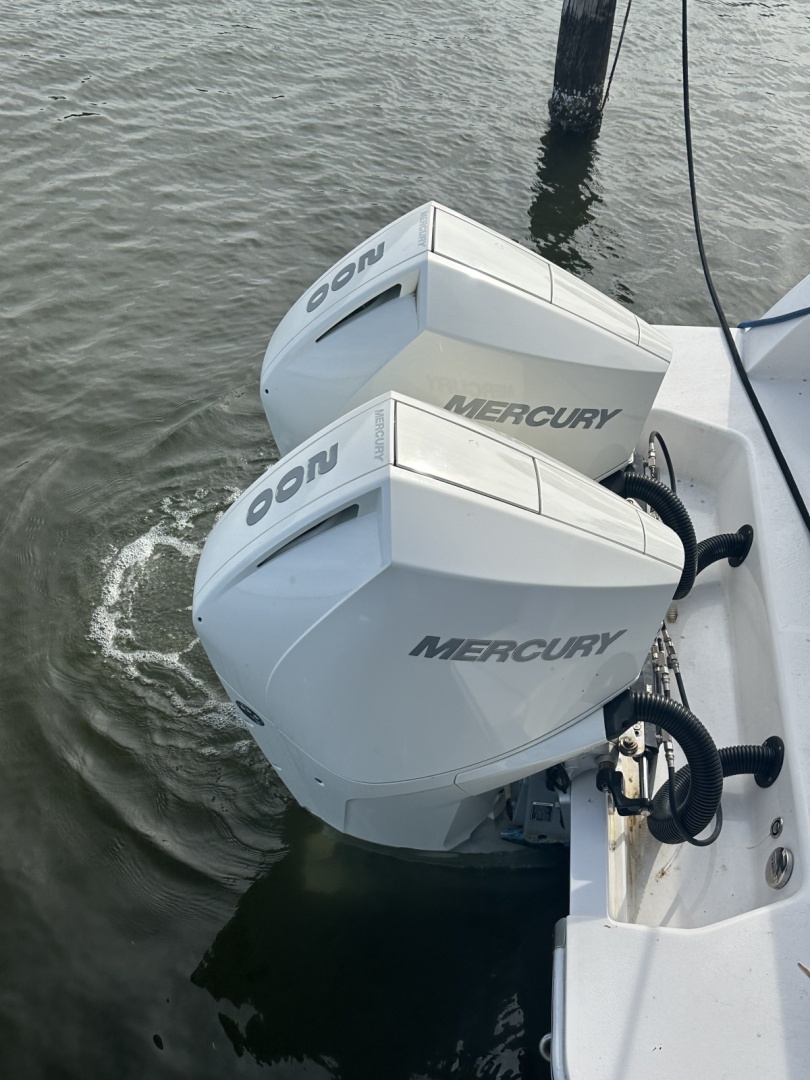 2020 Belzona 27 Center Console