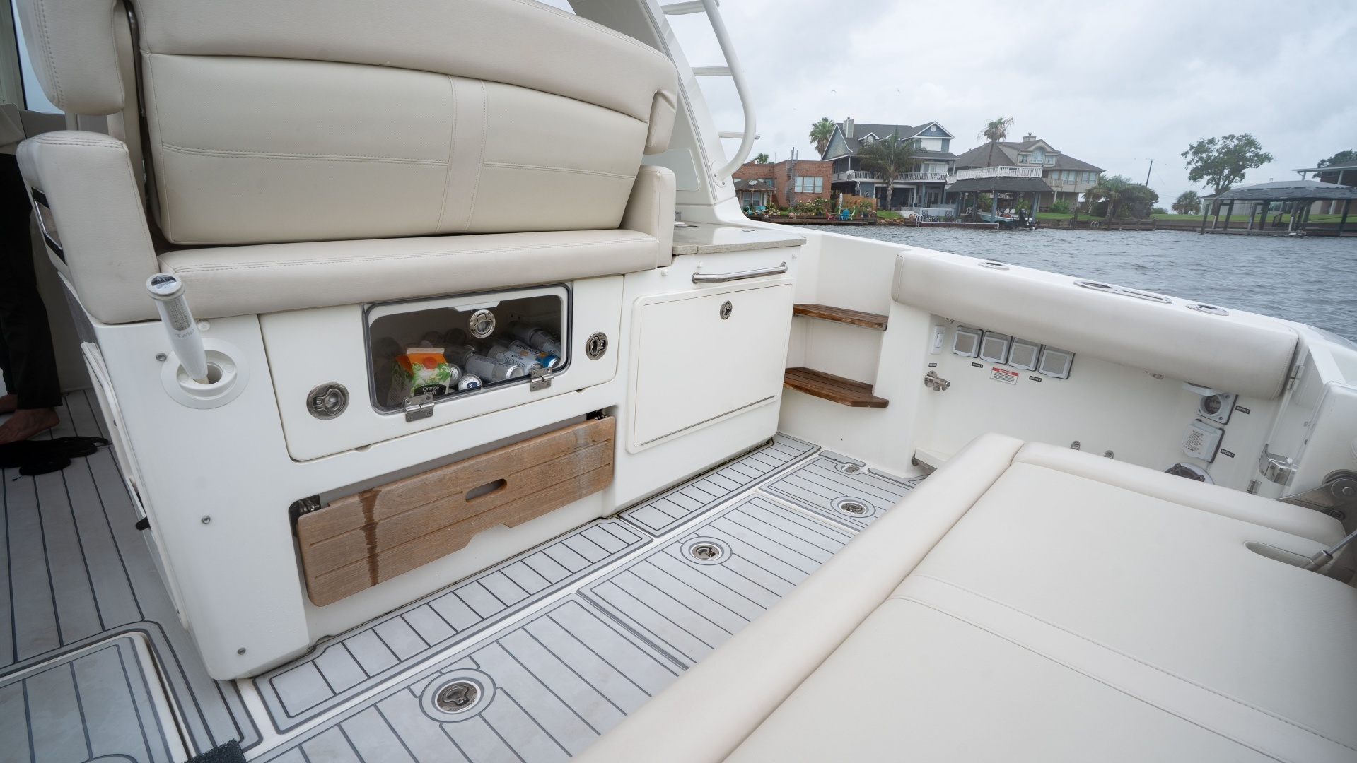 Boston Whaler 350 Realm Yacht For Sale