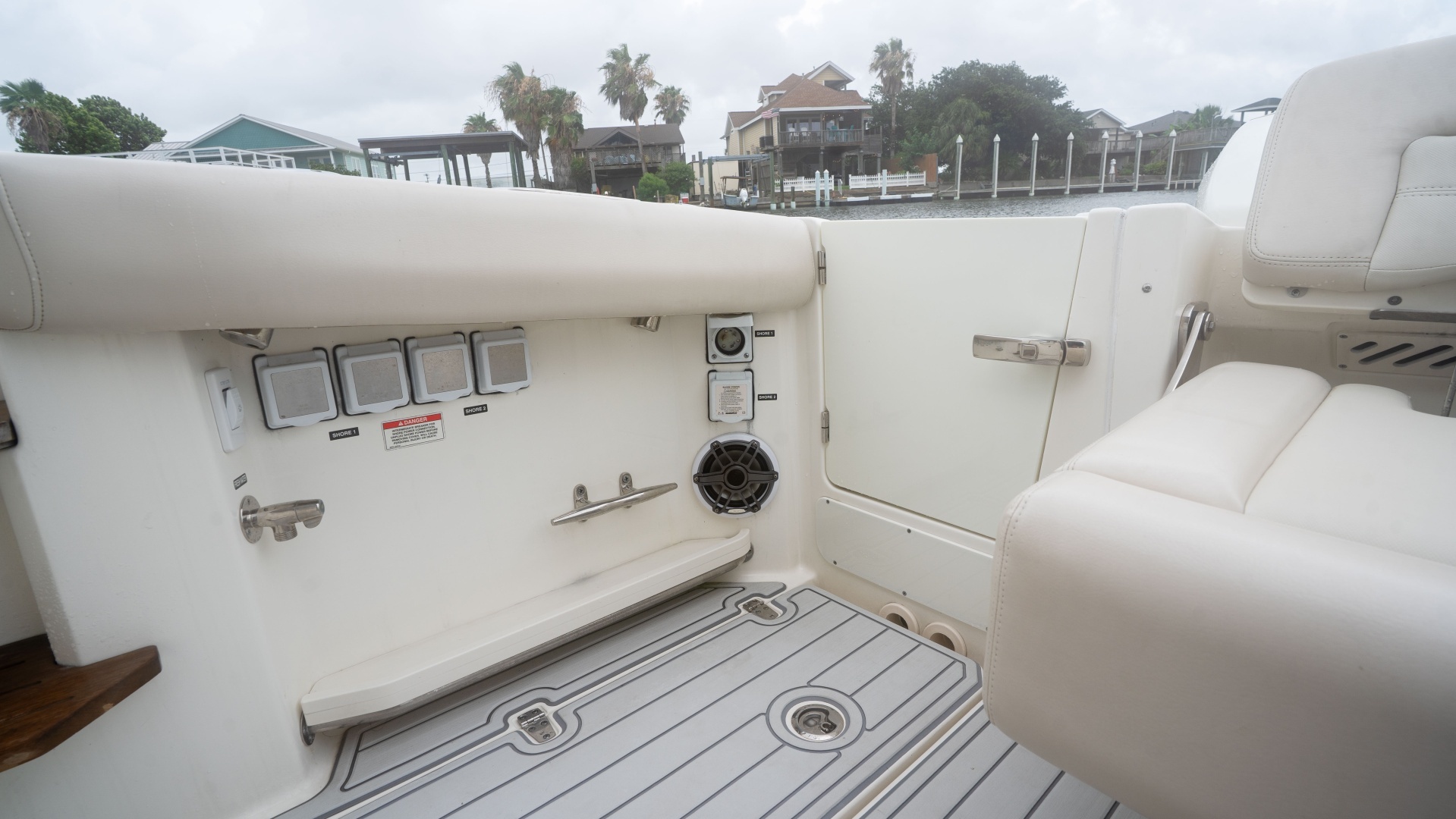 Boston Whaler 350 Realm Yacht For Sale