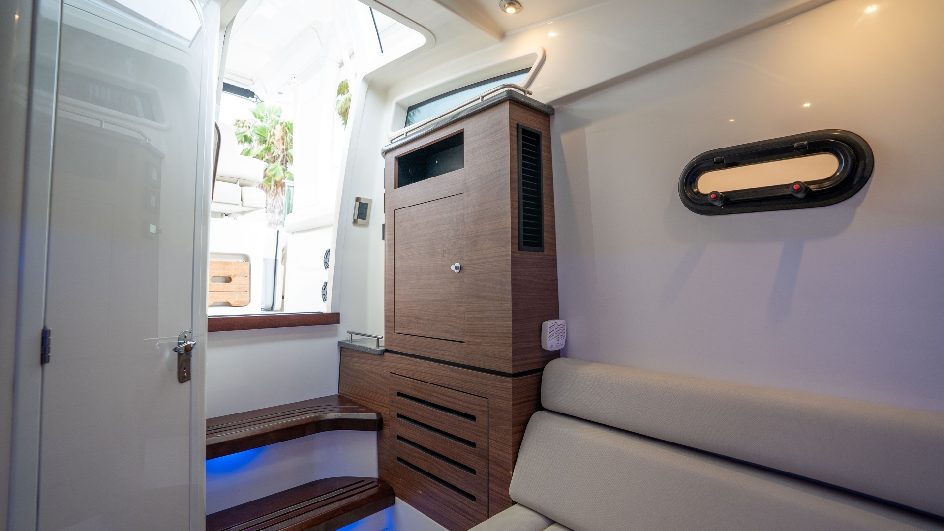Boston Whaler 350 Realm Yacht For Sale
