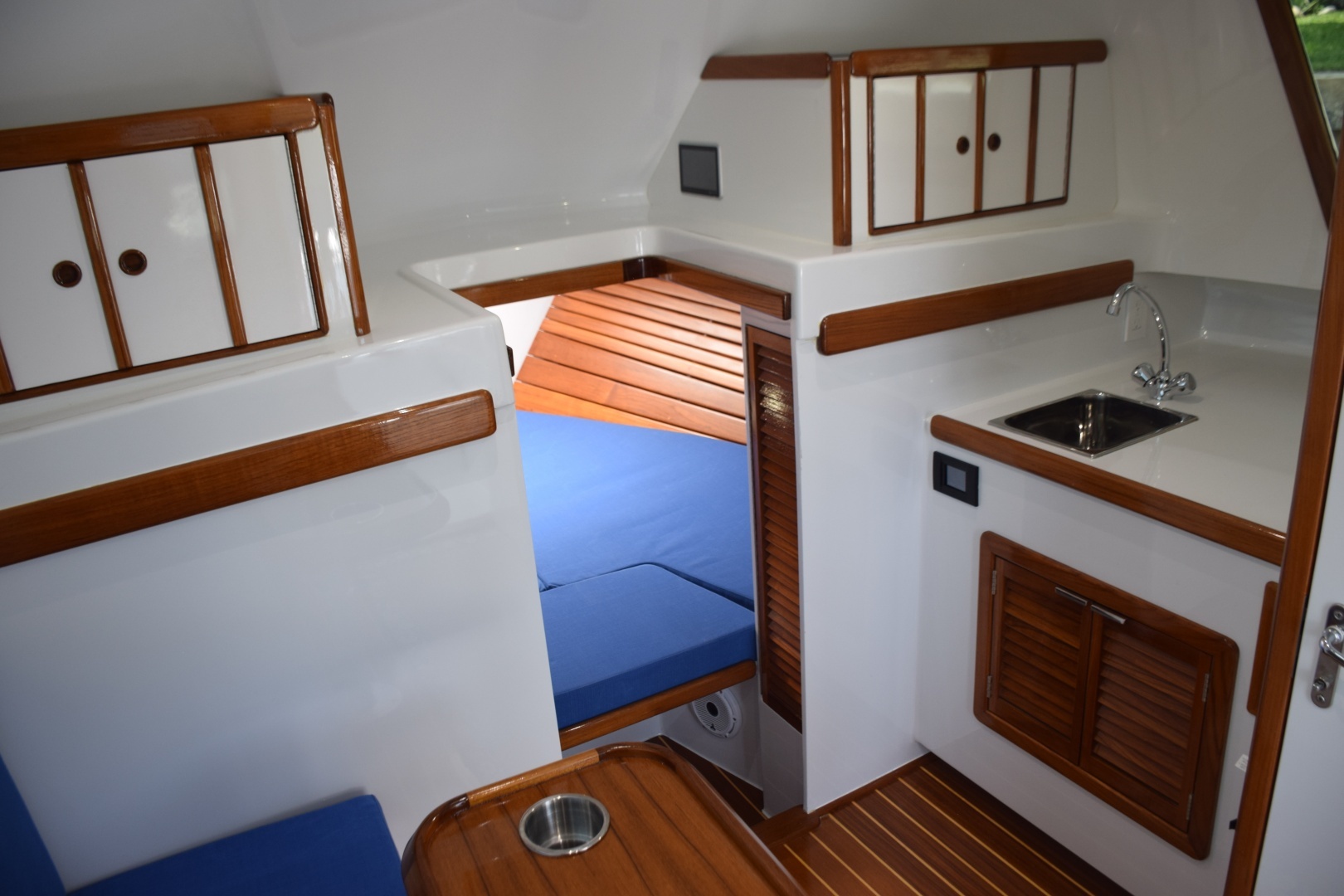 Bertram 31 Express Cruiser Yacht For Sale