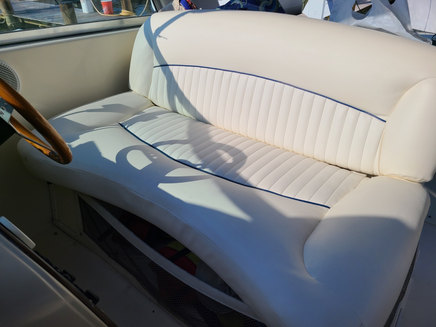 2000 Rinker 330 Fiesa Vee
