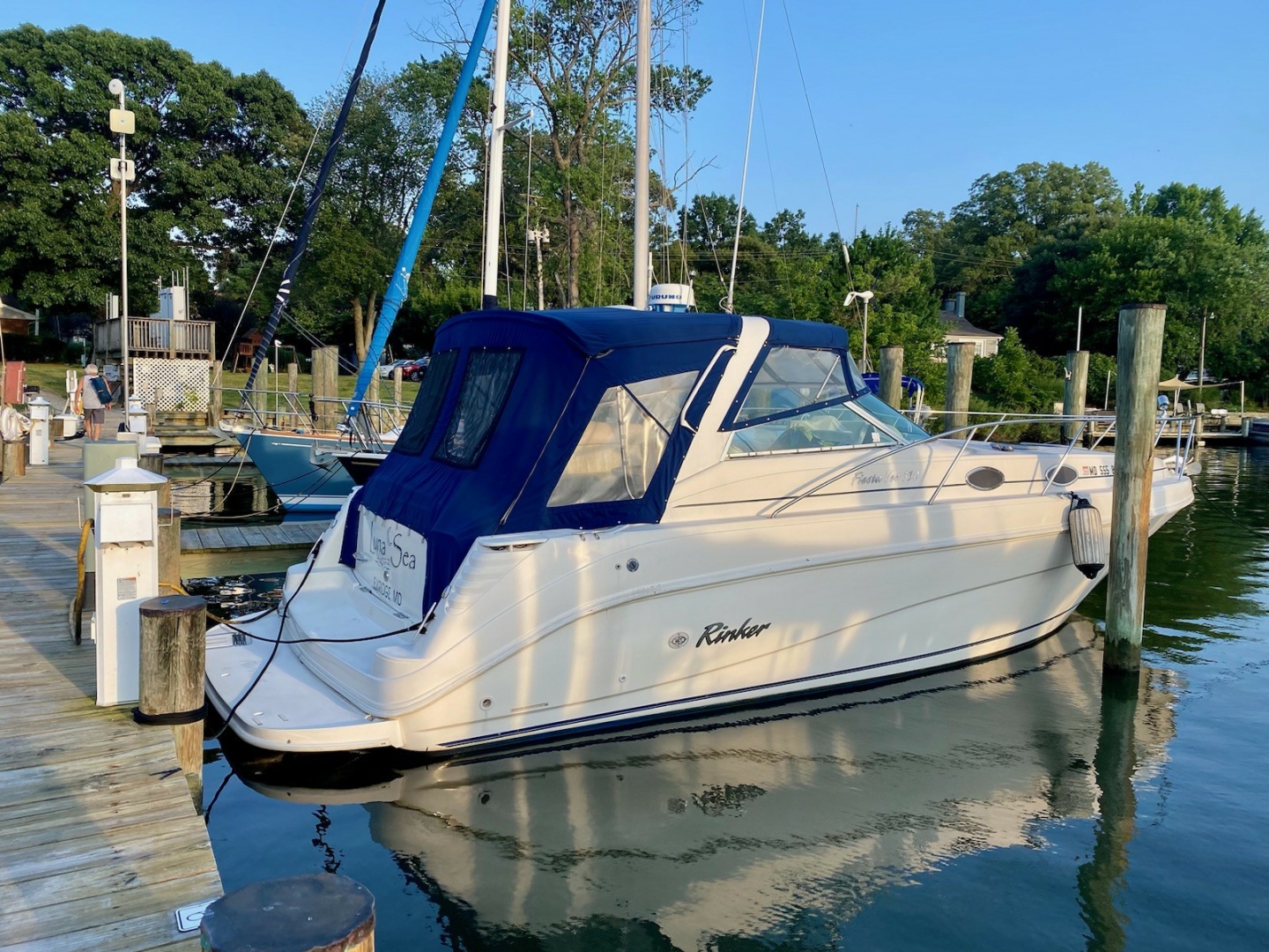 2000 Rinker 330 Fiesa Vee