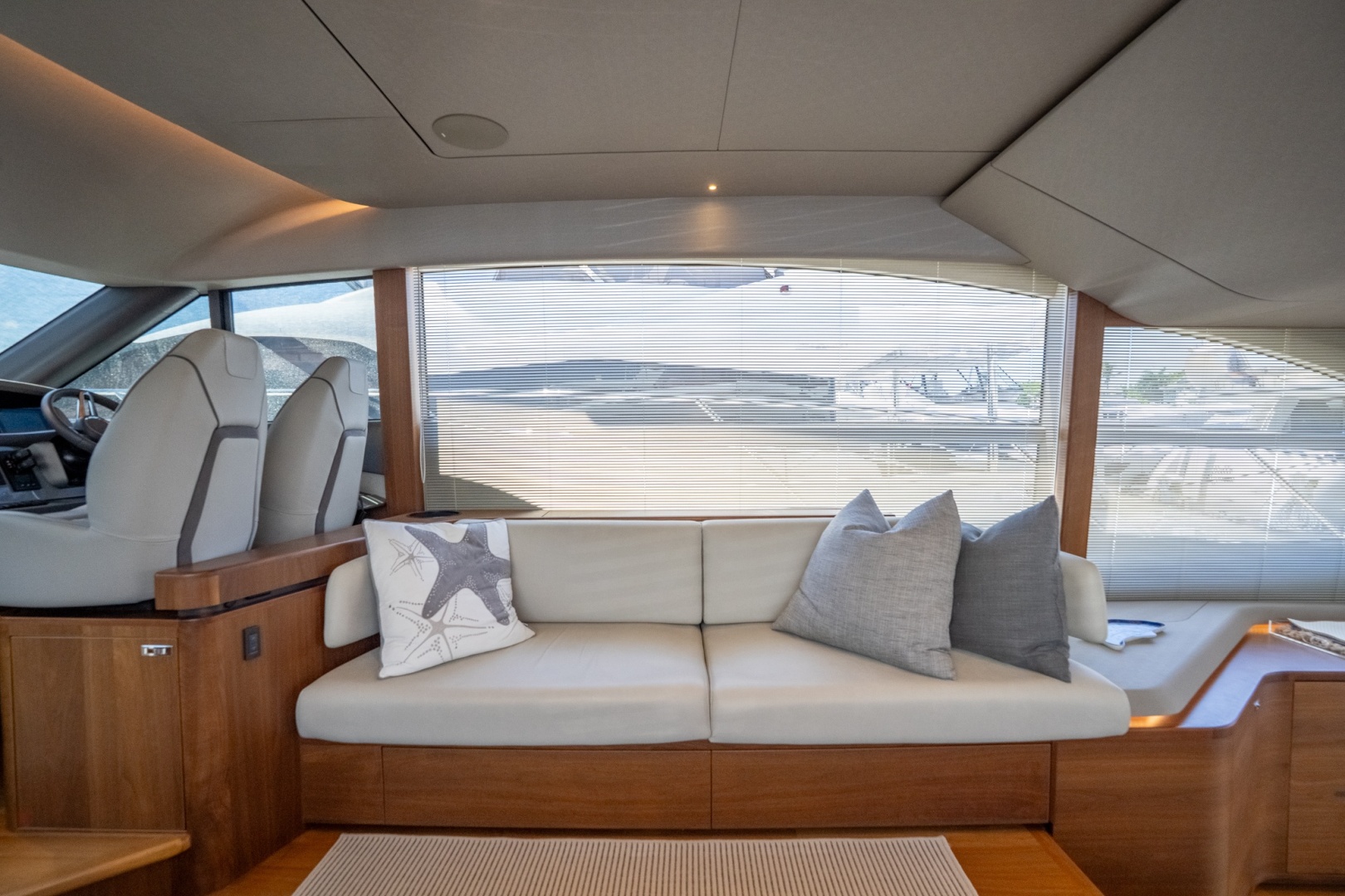 2021 Princess F55