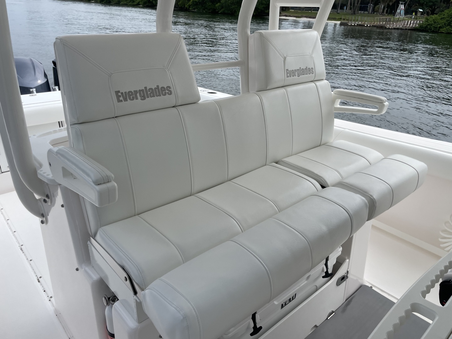 Everglades 355CCX Yacht For Sale