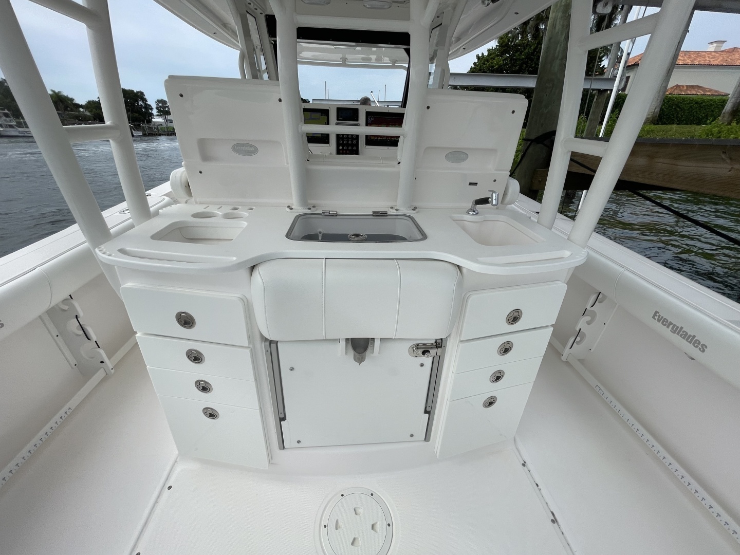 Everglades 355CCX Yacht For Sale