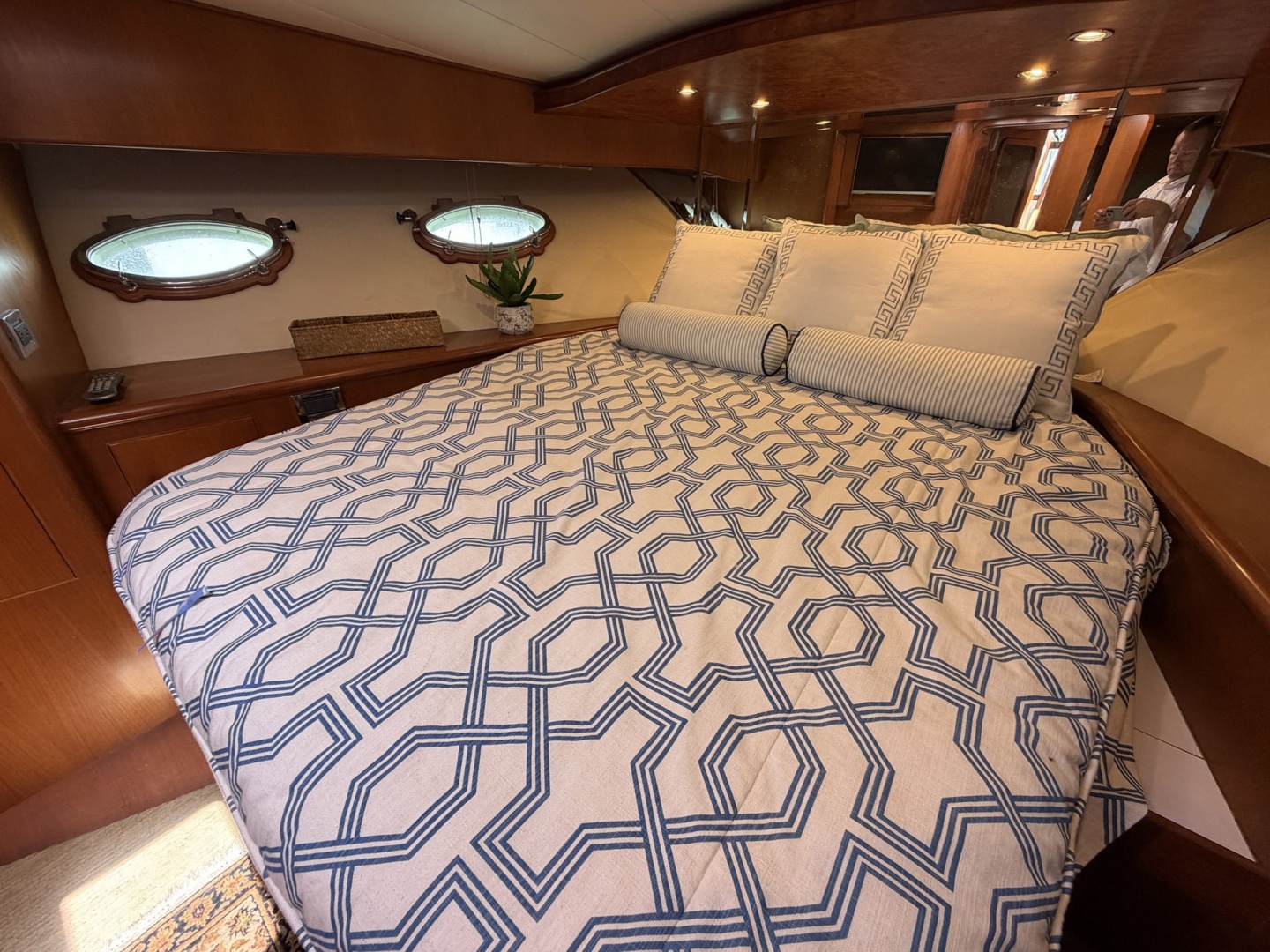 2005 Ocean Alexander 