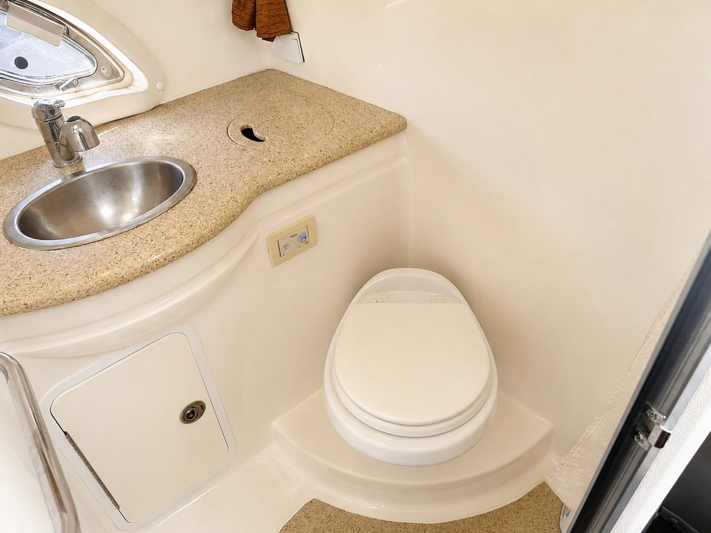 2012 Rinker 310 Express Cruiser