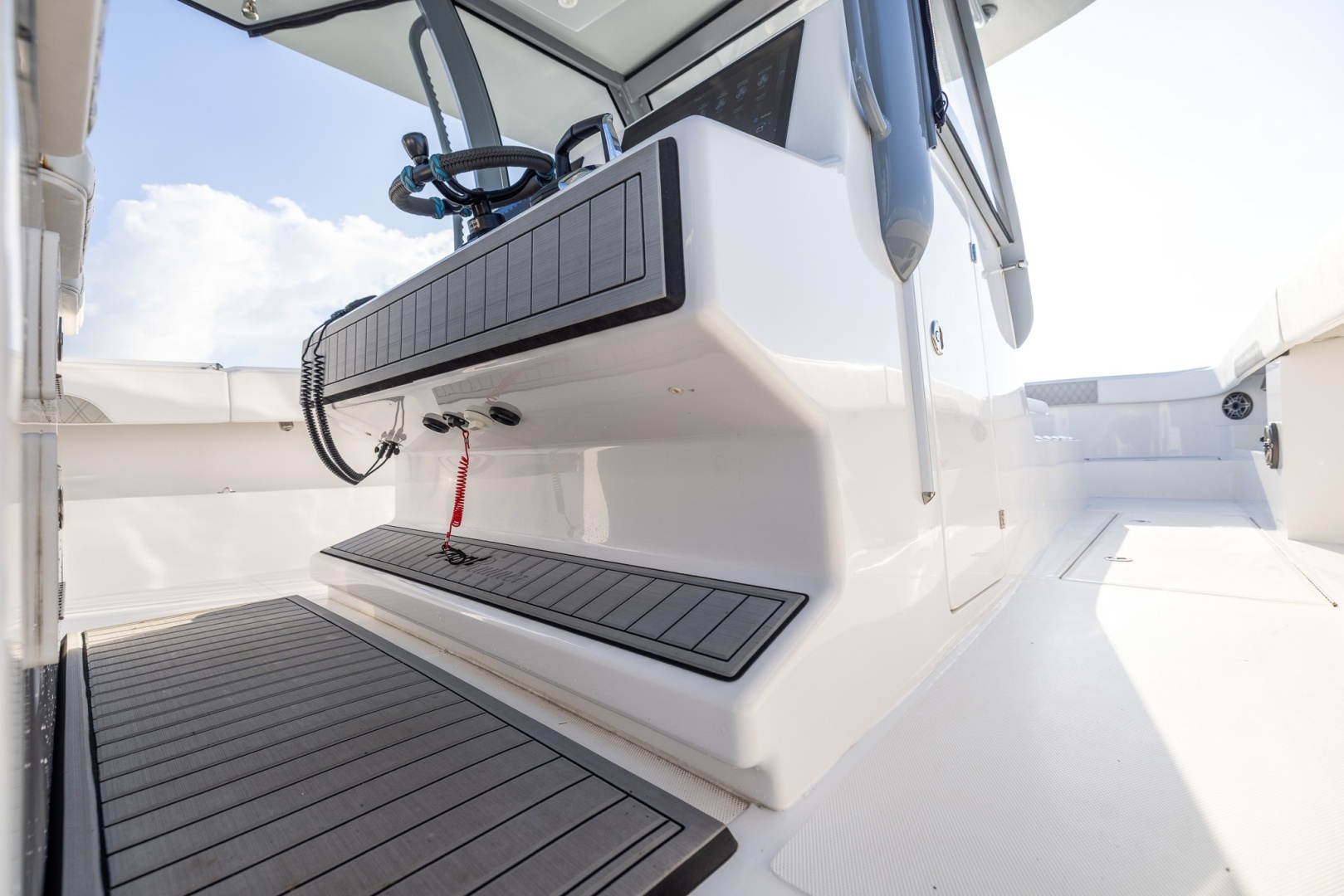 Front Runner 37 Catamaran Yacht For Sale