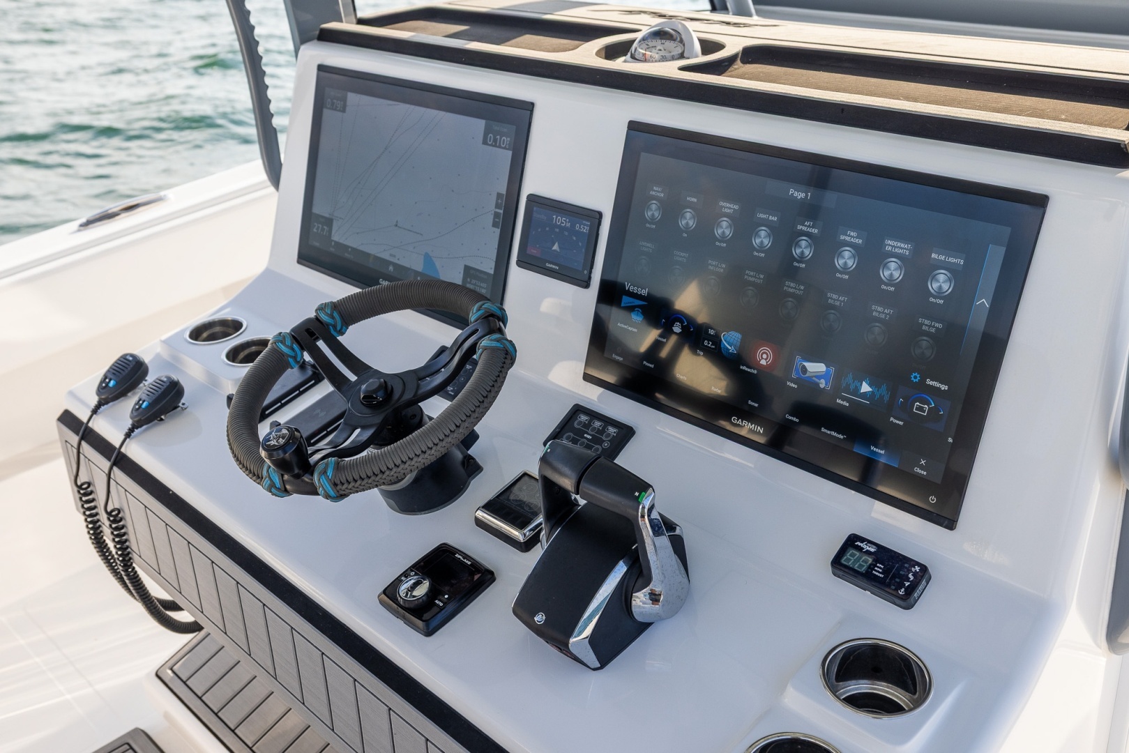 Front Runner 37 Catamaran Yacht For Sale