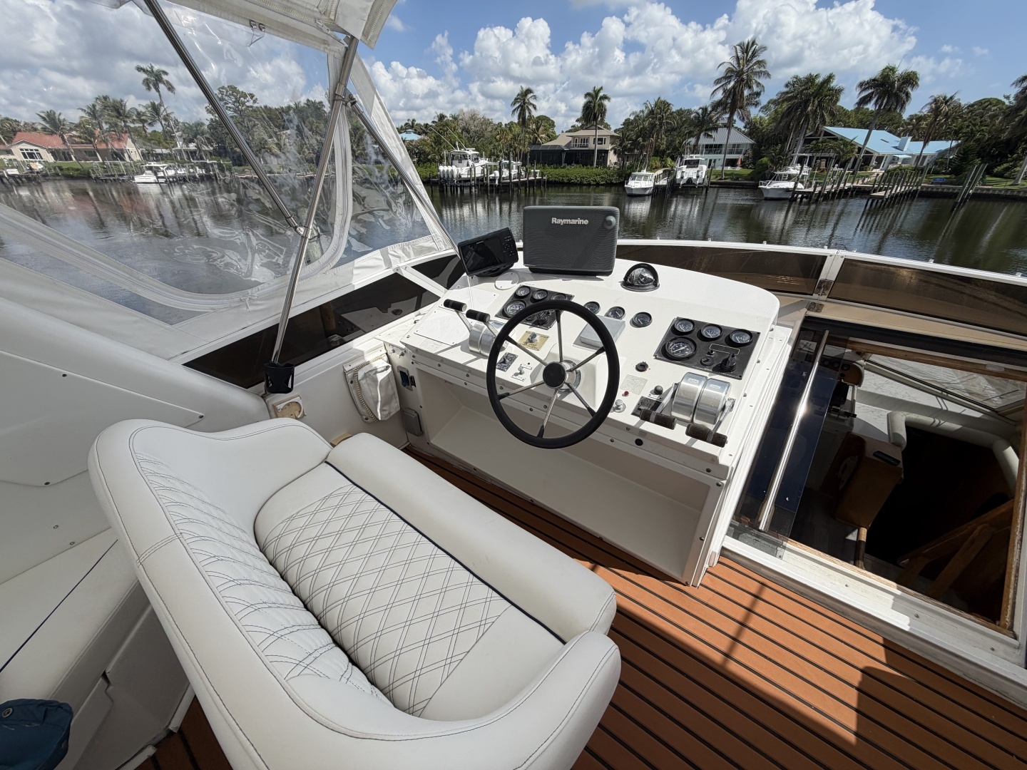 Navigator 5300 Yacht For Sale