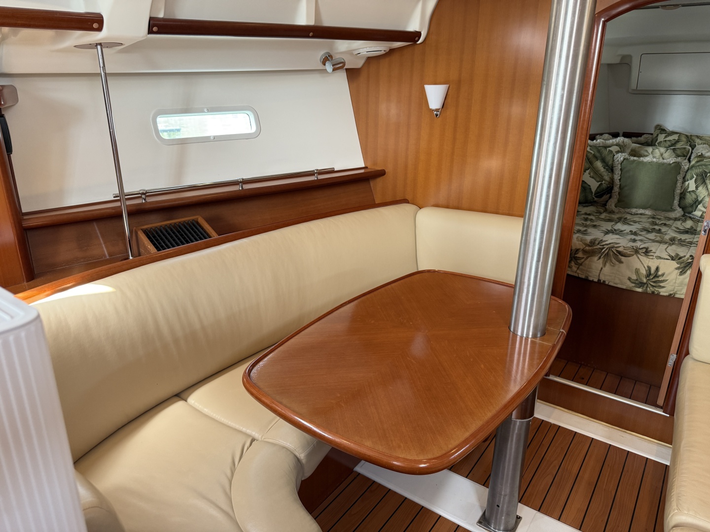 Beneteau 373