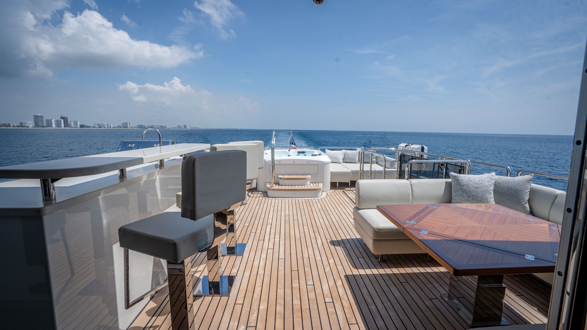 2025 Ocean Alexander 32L