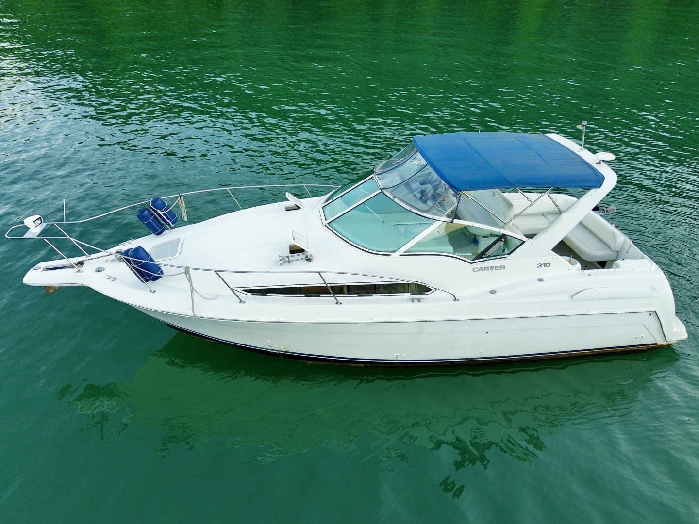 Carver 310 Mid Cabin Express