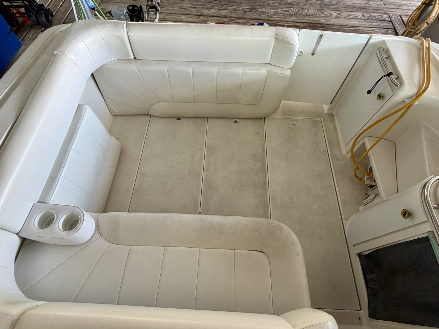 1996 Carver 310 Mid Cabin Express