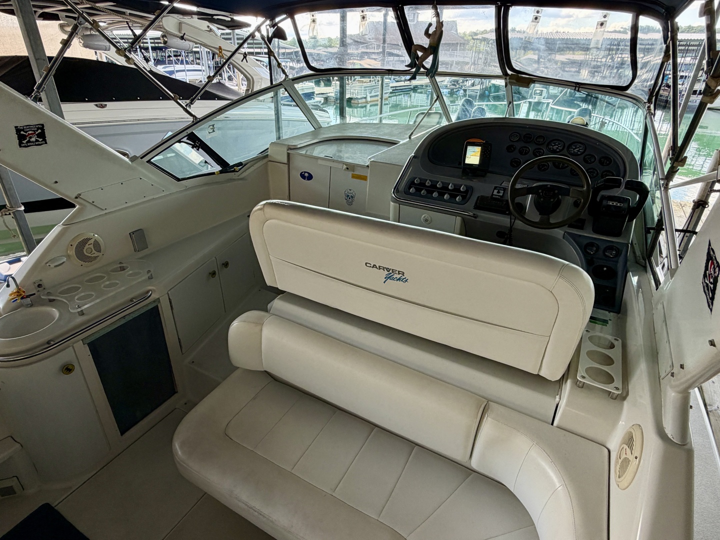 1996 Carver 310 Mid Cabin Express