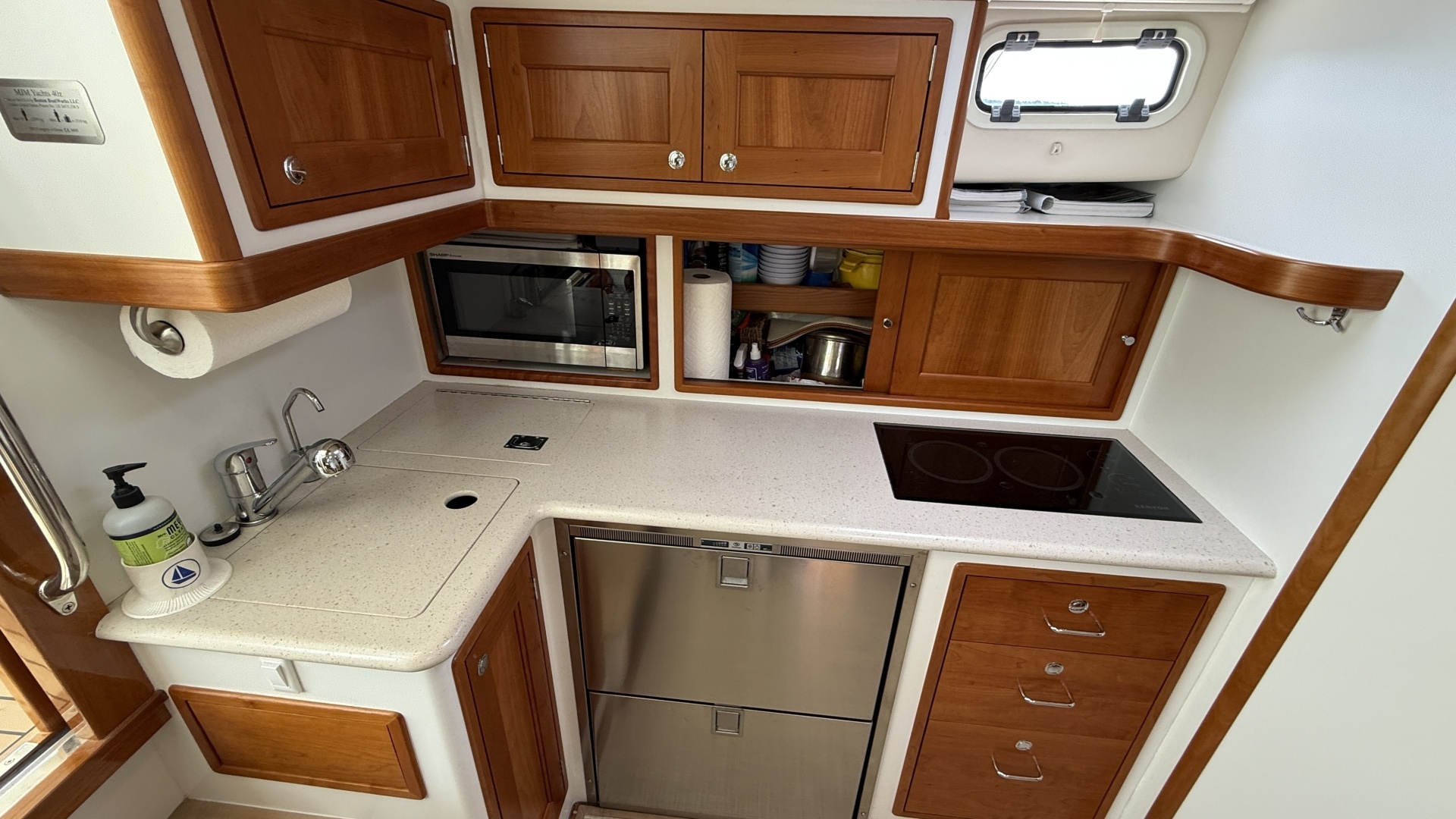 MJM 40z Yacht For Sale