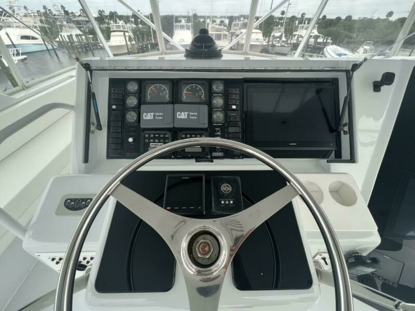 Hatteras 60 Convertible Yacht For Sale