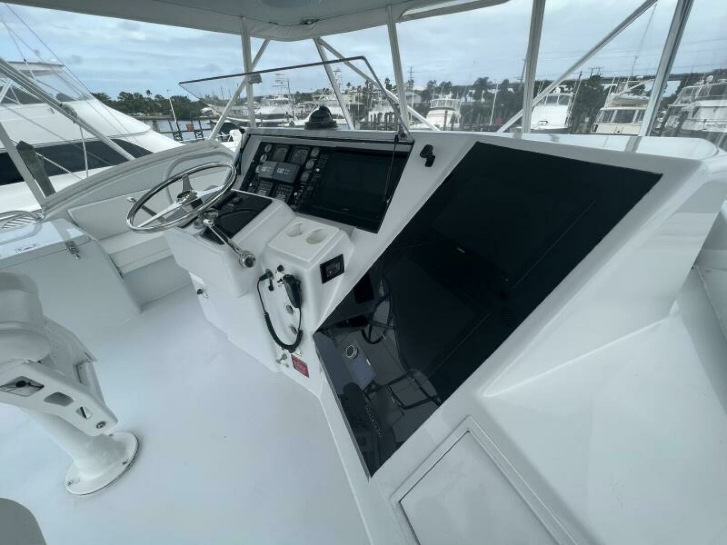Hatteras 60 Convertible Yacht For Sale