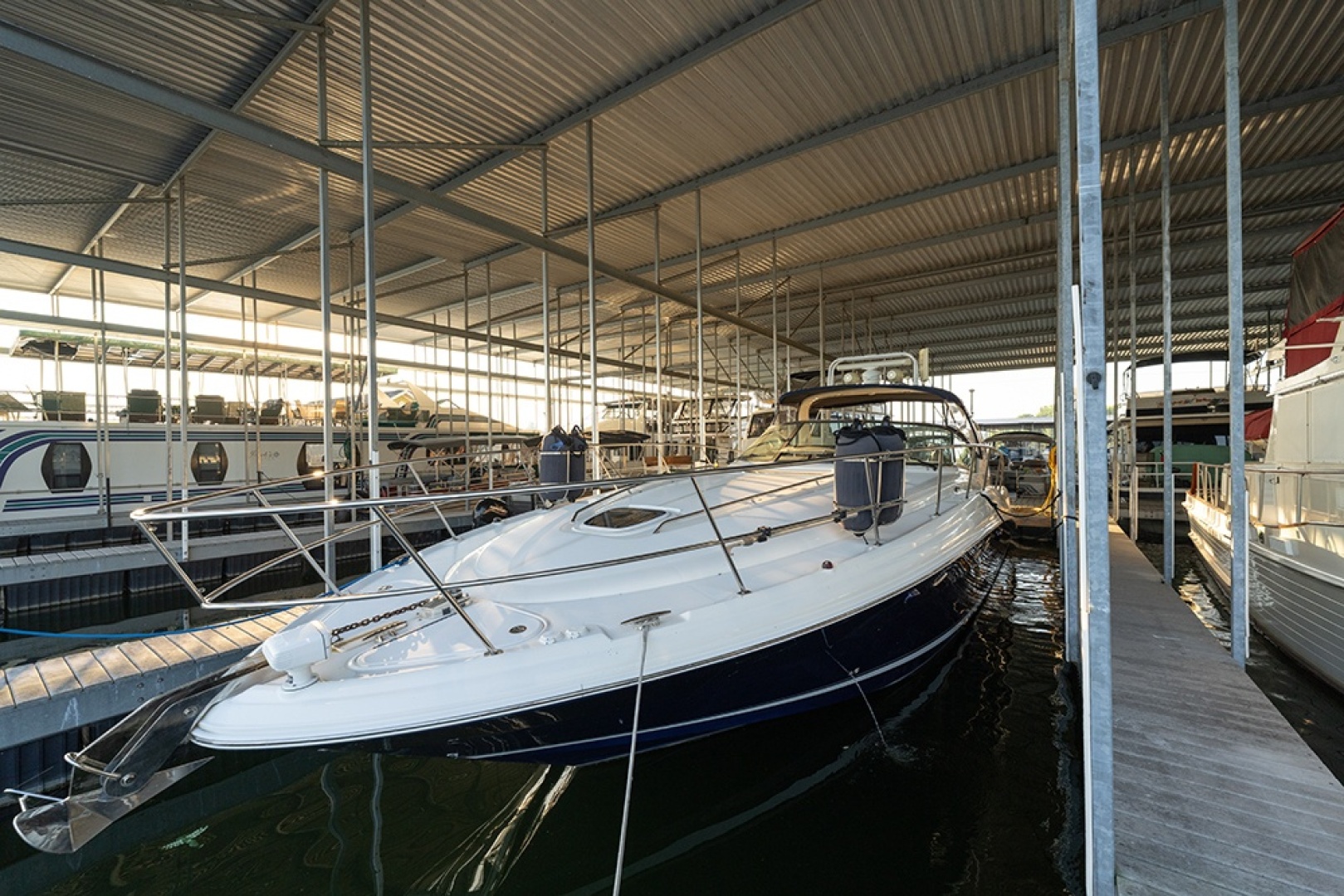 Port bow profile (in slip)