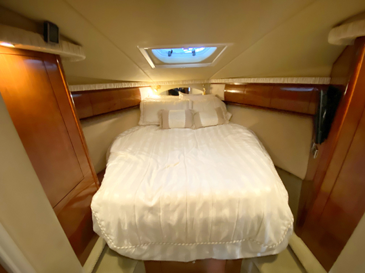 Sea Ray 420 Sundancer Yacht For Sale