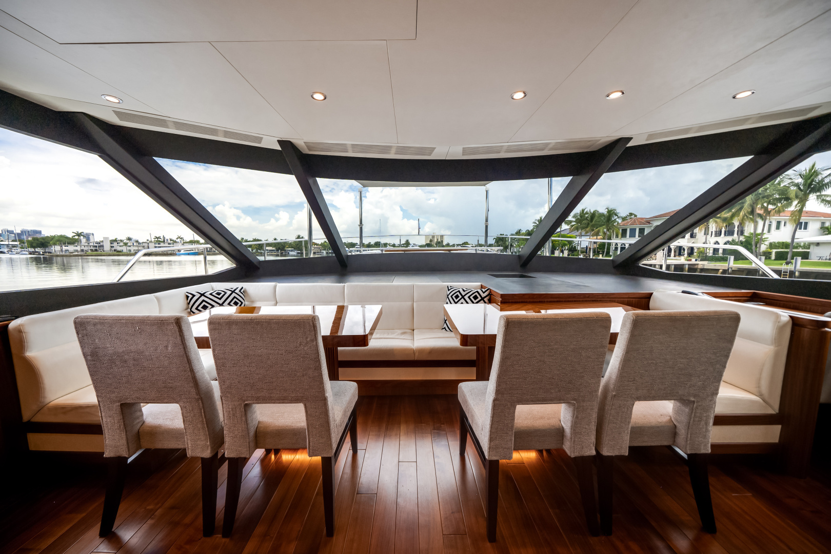 Ocean Alexander 90 SKY LOUNGE Yacht For Sale