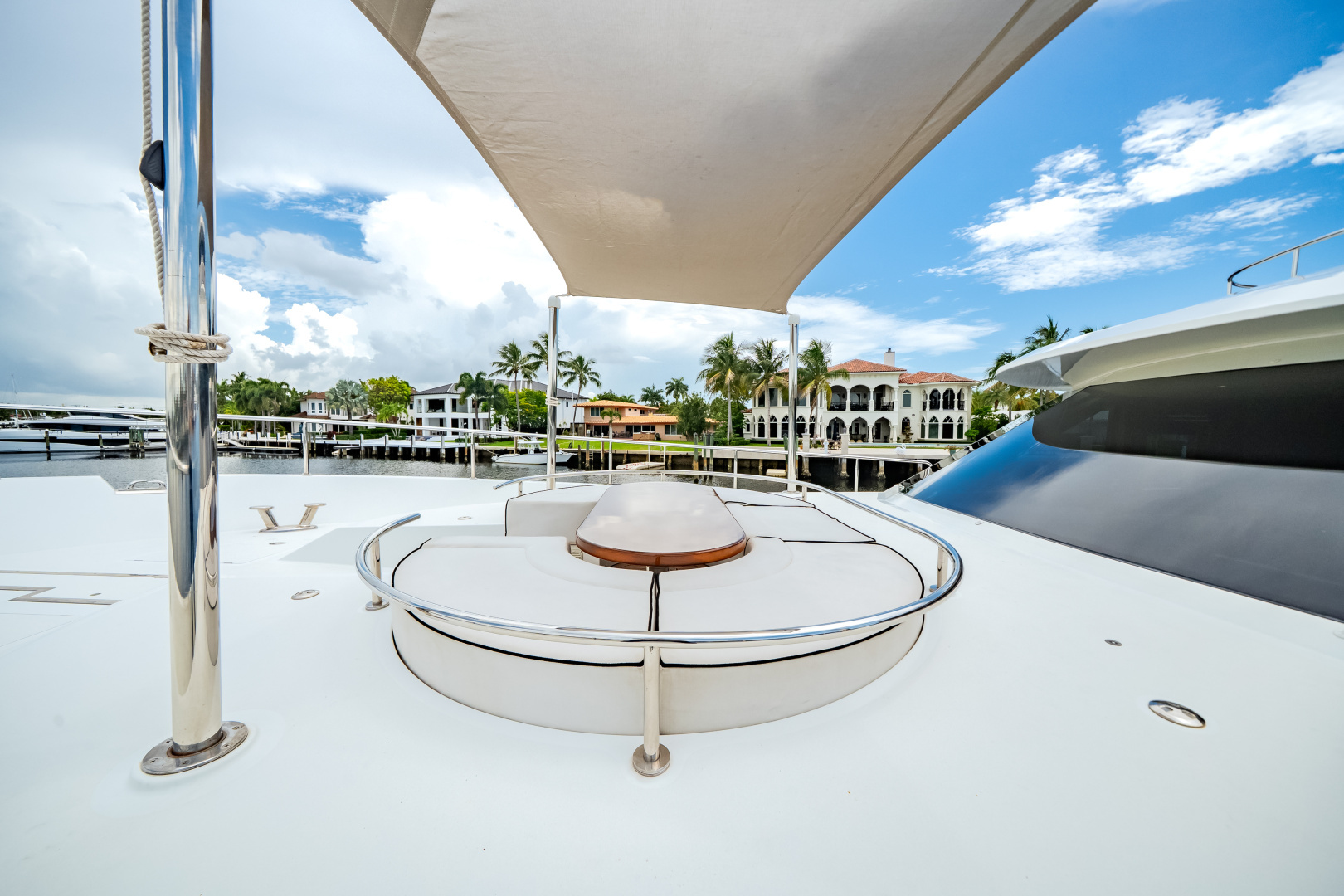 Ocean Alexander 90 SKY LOUNGE Yacht For Sale