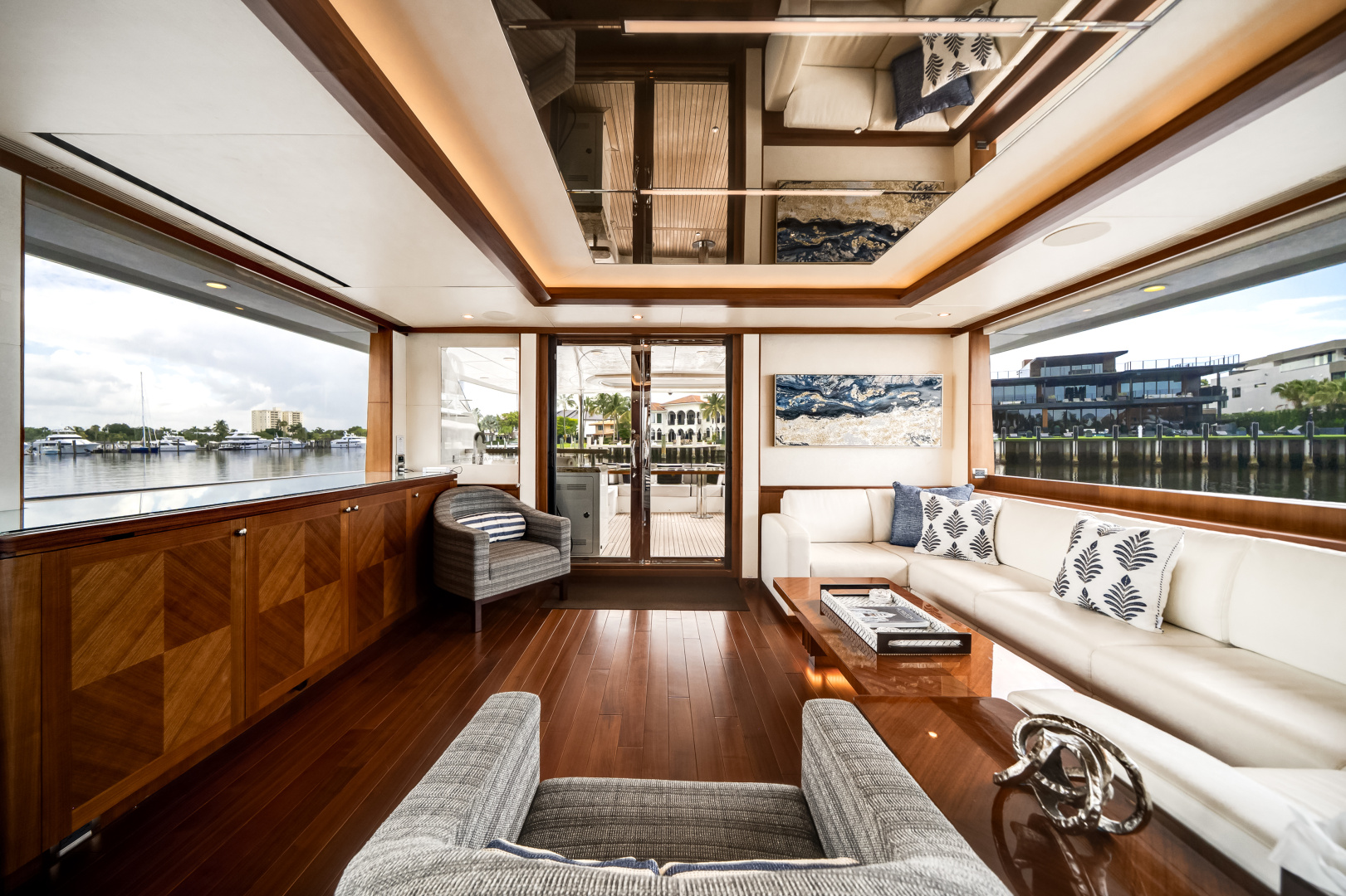 2016 Ocean Alexander 90 SKY LOUNGE