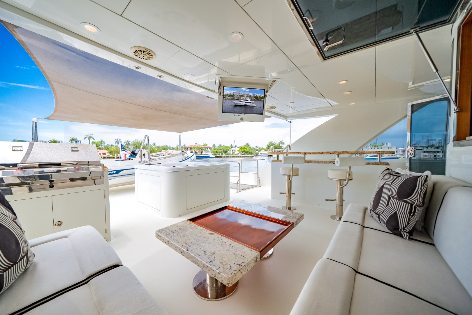 Ocean Alexander 90 SKY LOUNGE Yacht For Sale