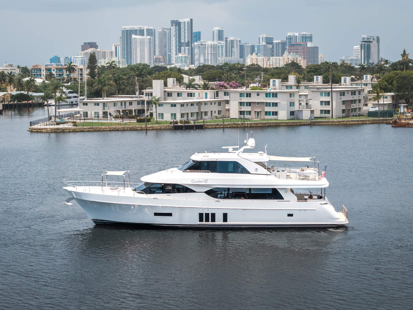 2016 Ocean Alexander 90 SKY LOUNGE