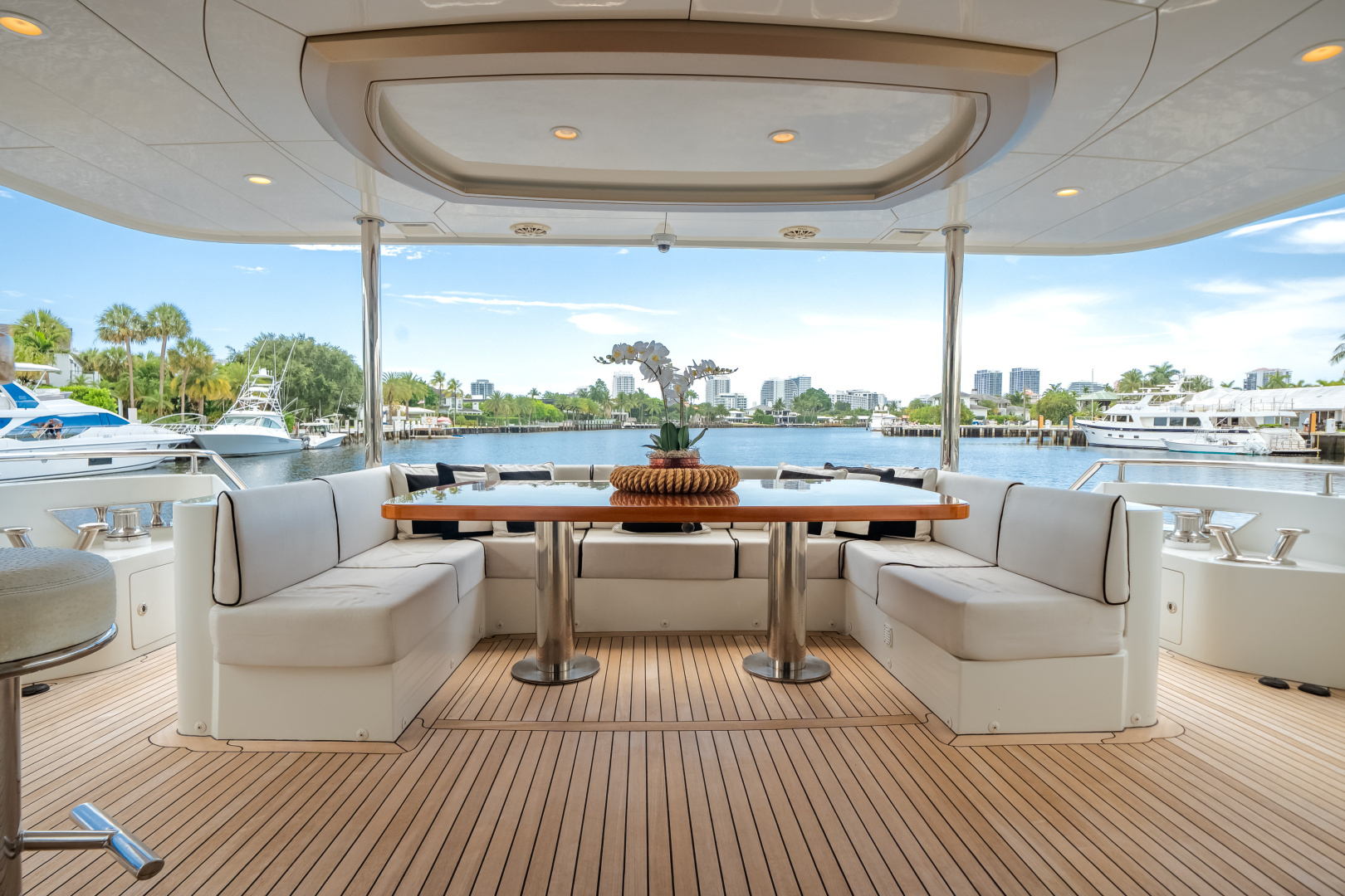 Ocean Alexander 90 SKY LOUNGE Yacht For Sale