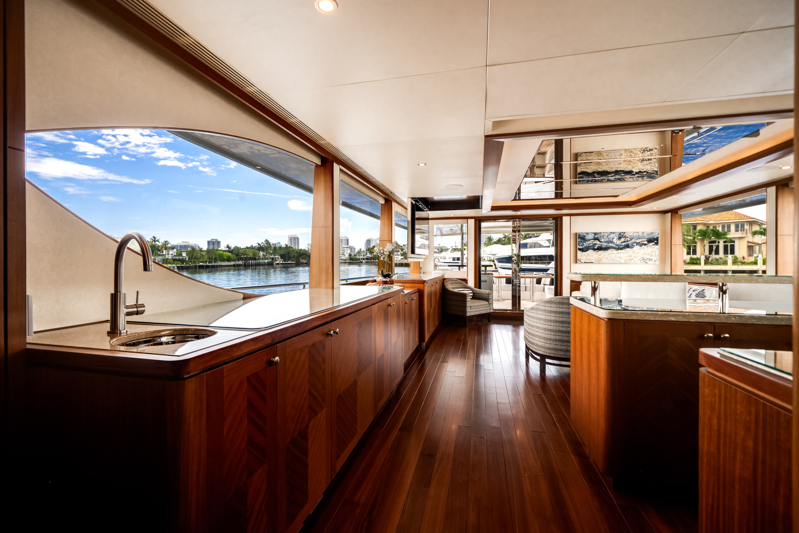 2016 Ocean Alexander 90 SKY LOUNGE