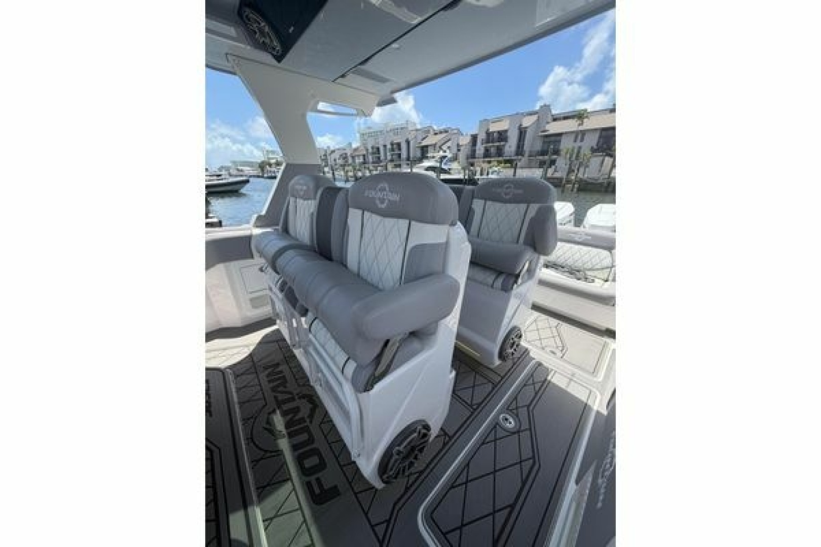 Fountain 38 SCX Yacht For Sale
