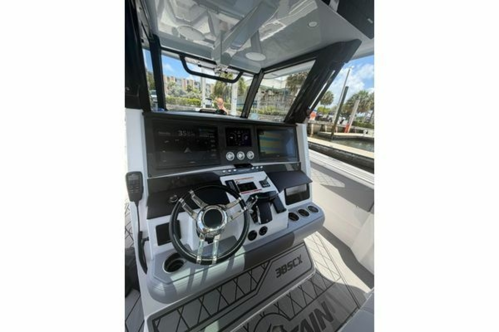 Fountain 38 SCX Yacht For Sale