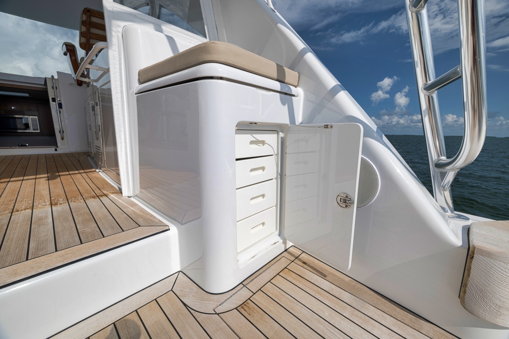 Hatteras GT45X Yacht For Sale