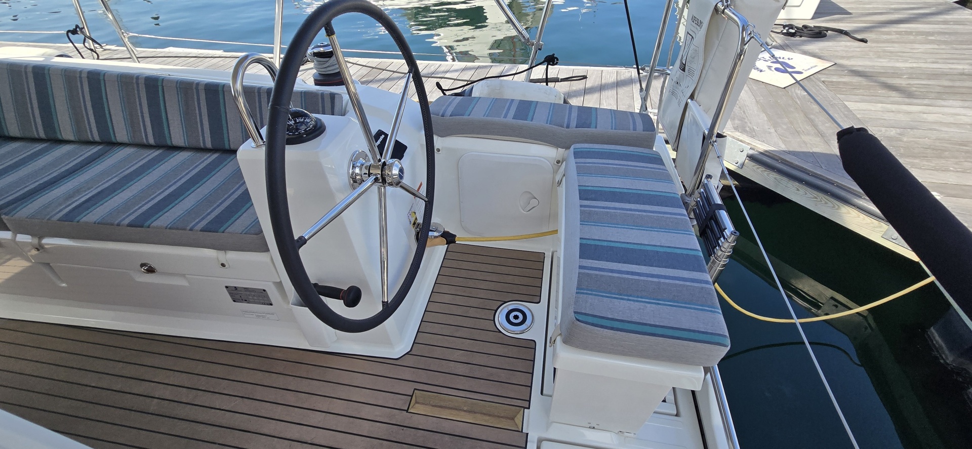 SUMMERPLACE 38ft Beneteau Yacht For Sale