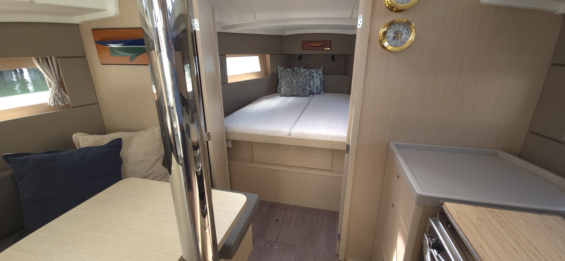 SUMMERPLACE 38ft Beneteau Yacht For Sale