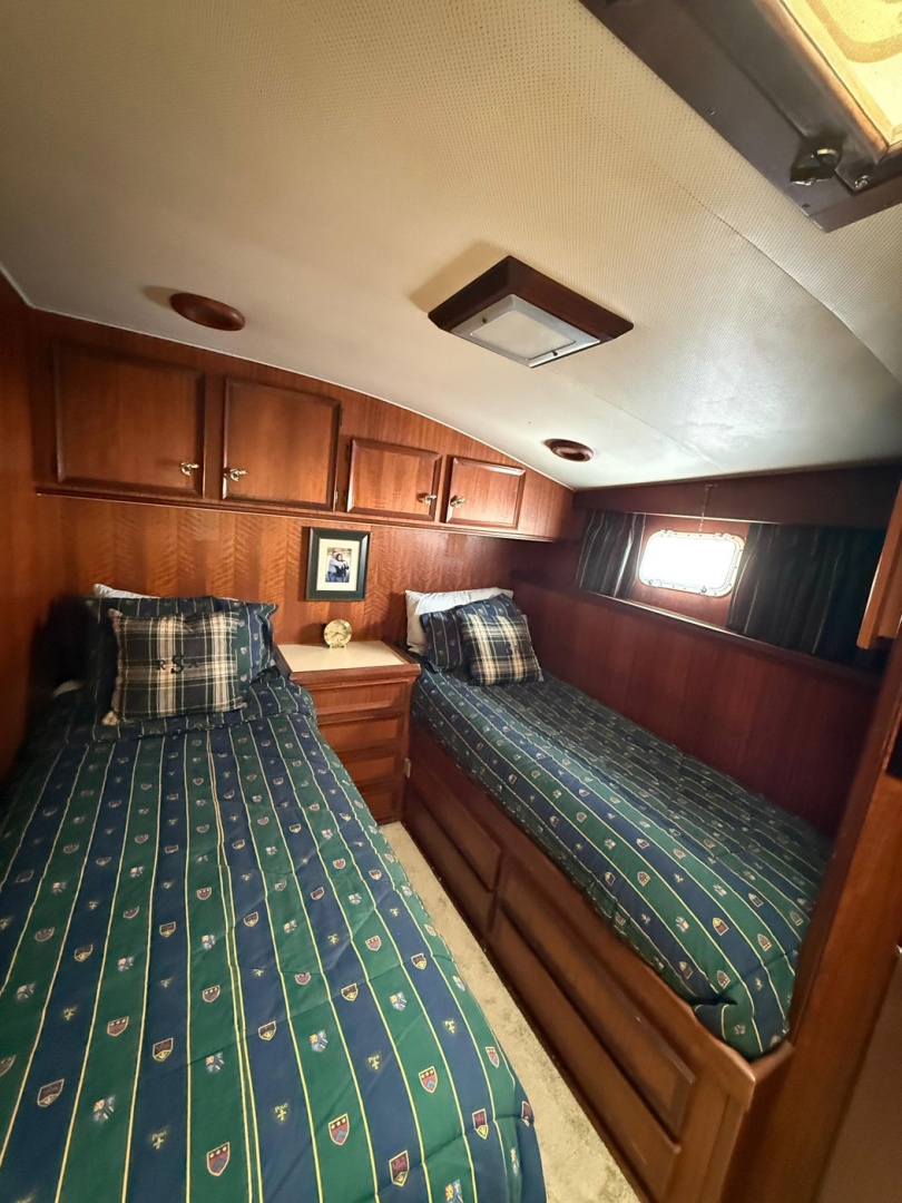 Hatteras 53 Convertible — KNOCK ON WOOD - Photo 36