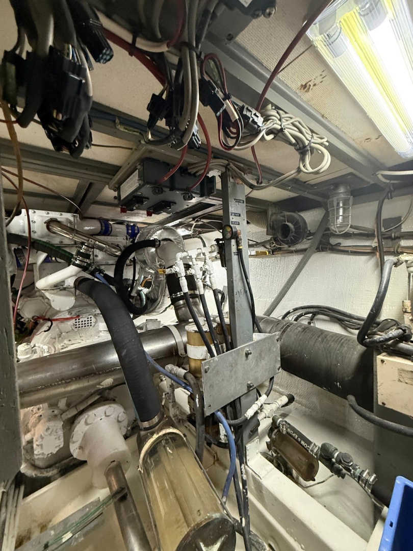 Hatteras 53 Convertible — KNOCK ON WOOD - Photo 51