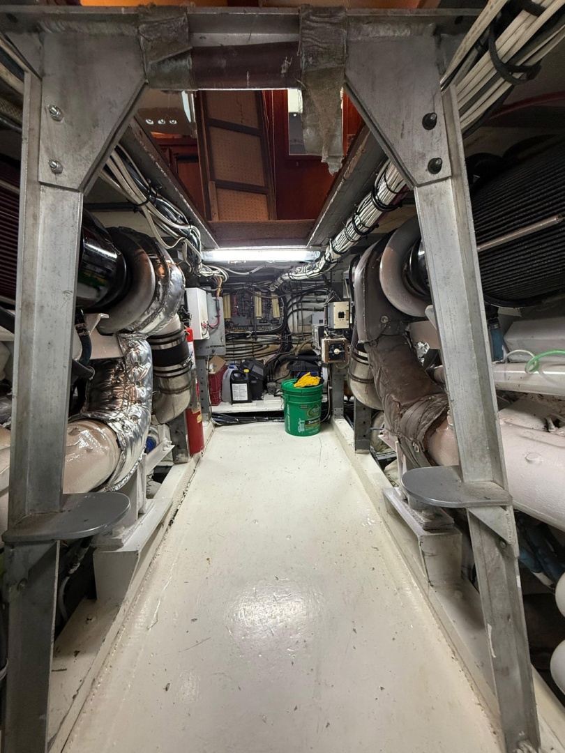 Hatteras 53 Convertible — KNOCK ON WOOD - Photo 47