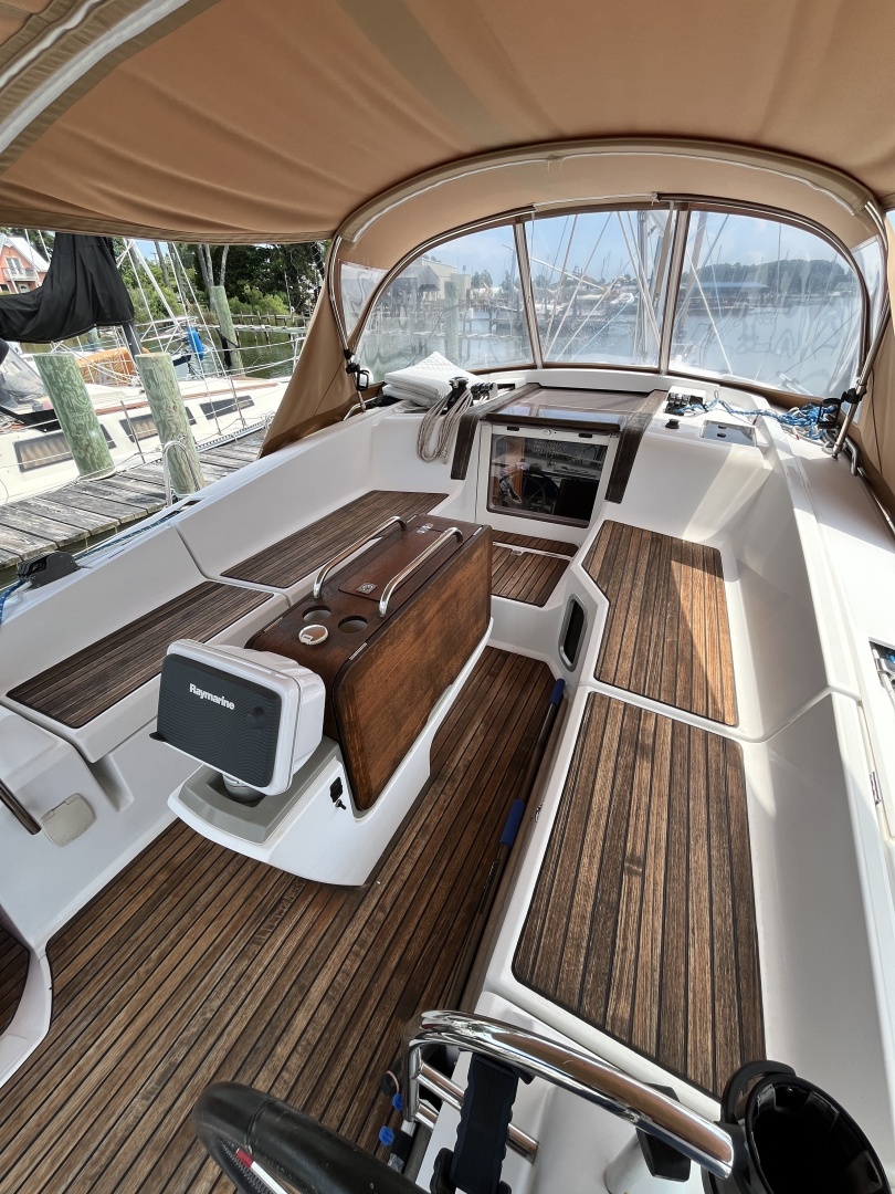 Jeanneau 41 DS Yacht For Sale