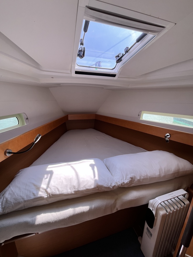 Jeanneau 41 DS Yacht For Sale