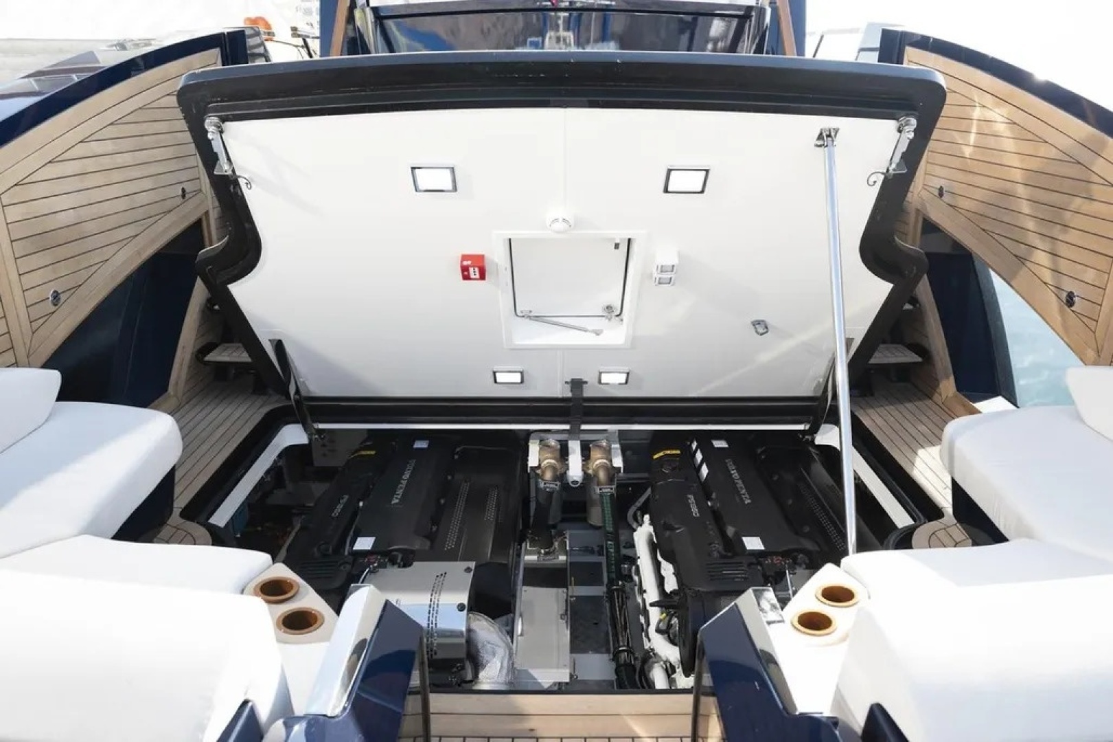 Lazzara Yachts  Yacht For Sale