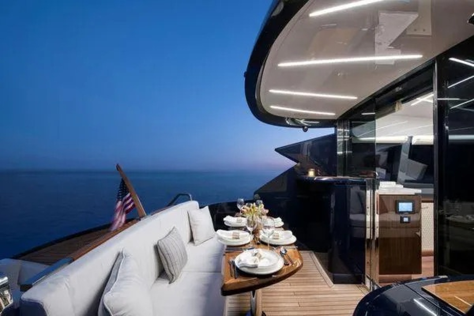 Lazzara Yachts - Photo 8