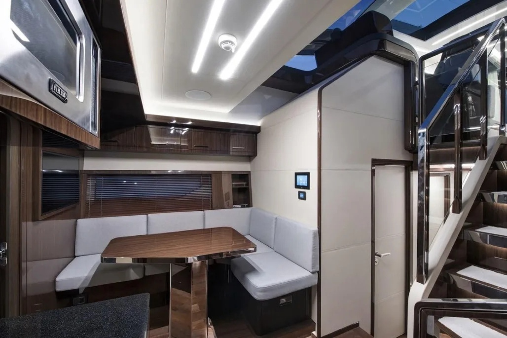 Lazzara Yachts  Yacht For Sale